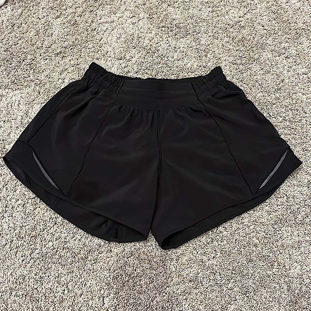 Lululemon Hotty Hot LR Short 4” *Lined — Size 4 — Black | ONLY WORN <5 TIMES!!!